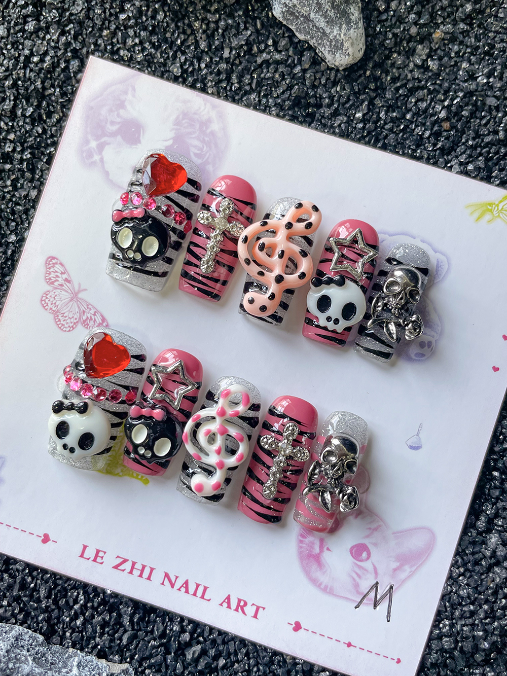 Y2K Hot Girl Skull Head Press  – Nail Art Zebra Design Bewertung und Preis